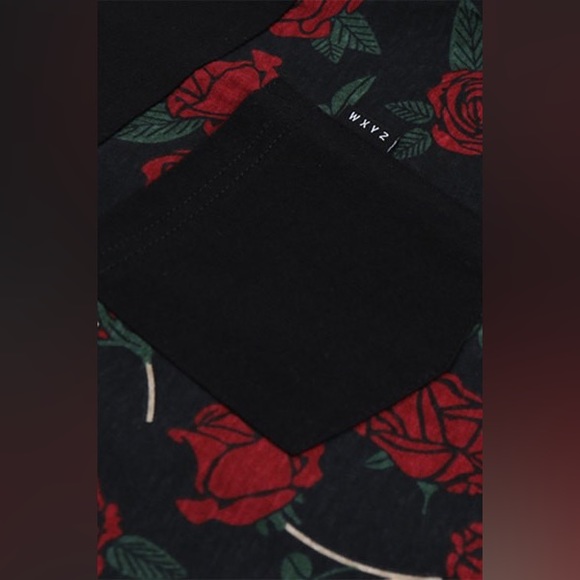 🔴NEW Men’s Roses T-Shirt - Picture 2 of 2